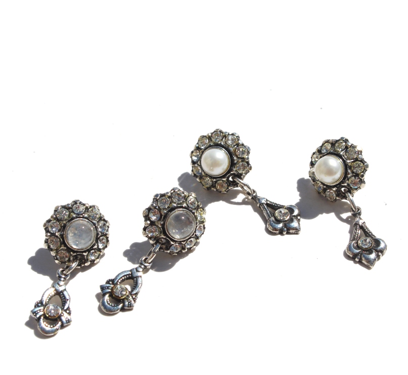 Pequeños pendientes de perla blanca I
